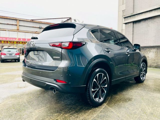 頂規Premium版/駕駛座8向電調/雙前座導流式通風椅/ALH智慧頭燈/電尾門含腳踢/HUD抬顯/無線CARPLAY  第19張相片