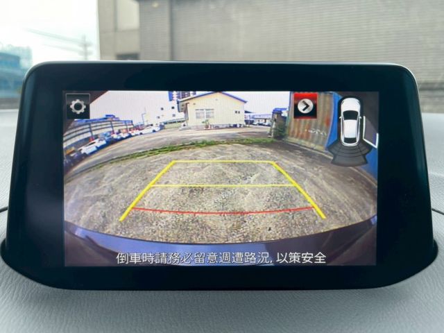 尊榮安全版/LED頭燈日行燈/抬頭顯示/雙區恆溫/18吋圈/前行煞車輔助/電子手煞/車道偏移警示/盲點/導航/藍芽/6安  第11張相片