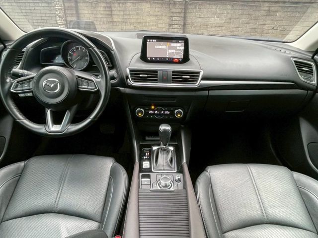 尊榮安全版/LED頭燈日行燈/抬頭顯示/雙區恆溫/18吋圈/前行煞車輔助/電子手煞/車道偏移警示/盲點/導航/藍芽/6安  第13張相片