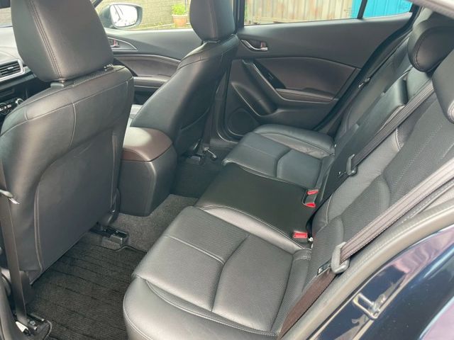 尊榮安全版/LED頭燈日行燈/抬頭顯示/雙區恆溫/18吋圈/前行煞車輔助/電子手煞/車道偏移警示/盲點/導航/藍芽/6安  第14張相片