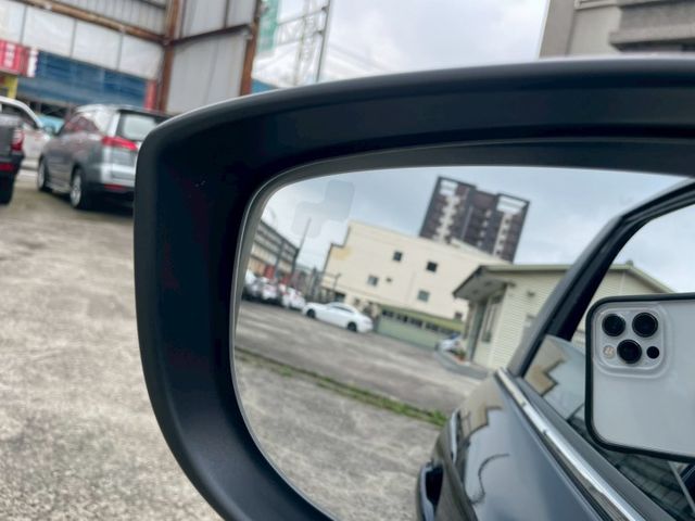 尊榮安全版/LED頭燈日行燈/抬頭顯示/雙區恆溫/18吋圈/前行煞車輔助/電子手煞/車道偏移警示/盲點/導航/藍芽/6安  第15張相片