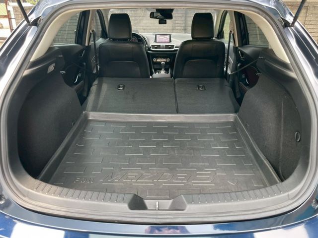 尊榮安全版/LED頭燈日行燈/抬頭顯示/雙區恆溫/18吋圈/前行煞車輔助/電子手煞/車道偏移警示/盲點/導航/藍芽/6安  第17張相片