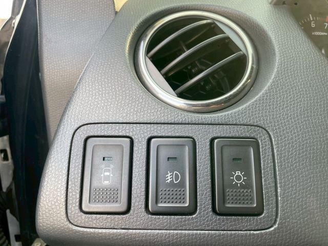 超優質代步小車無待修/IKEY免鑰匙/導航/藍芽/倒車顯影/方向盤快控鍵/恆溫/天窗/皮椅/冷氣冷  第7張相片