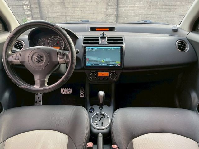 超優質代步小車無待修/IKEY免鑰匙/導航/藍芽/倒車顯影/方向盤快控鍵/恆溫/天窗/皮椅/冷氣冷  第14張相片