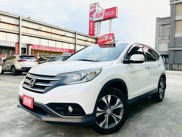 2WD頂規/天窗/HID頭燈/換檔撥片/定速巡航/天窗/雙區恆溫/循跡防滑/藍芽/導航/胎壓偵測/後座出風口  第4張相片