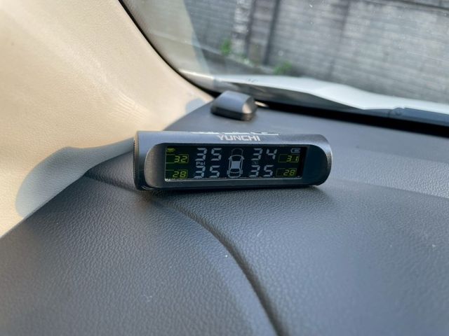 2WD頂規/天窗/HID頭燈/換檔撥片/定速巡航/天窗/雙區恆溫/循跡防滑/藍芽/導航/胎壓偵測/後座出風口  第9張相片