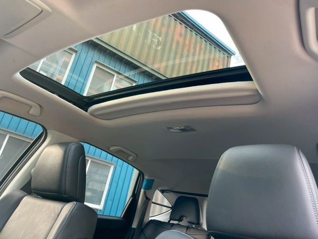 2WD頂規/天窗/HID頭燈/換檔撥片/定速巡航/天窗/雙區恆溫/循跡防滑/藍芽/導航/胎壓偵測/後座出風口  第12張相片