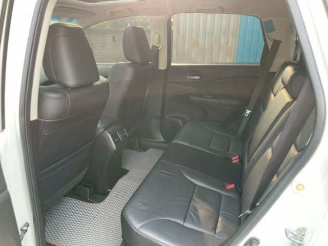 2WD頂規/天窗/HID頭燈/換檔撥片/定速巡航/天窗/雙區恆溫/循跡防滑/藍芽/導航/胎壓偵測/後座出風口  第13張相片