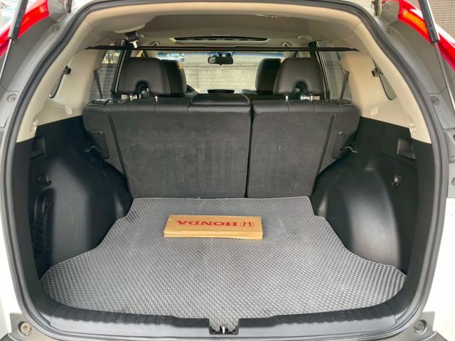 2WD頂規/天窗/HID頭燈/換檔撥片/定速巡航/天窗/雙區恆溫/循跡防滑/藍芽/導航/胎壓偵測/後座出風口  第14張相片