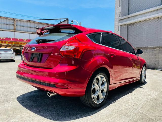 2.0S汽油運動型/雙前座賽車椅/里程跑少/天窗/雙區恆溫/定速巡航/循跡防滑/藍芽/斜坡起步輔助/光感應頭燈雨滴感應  第19張相片