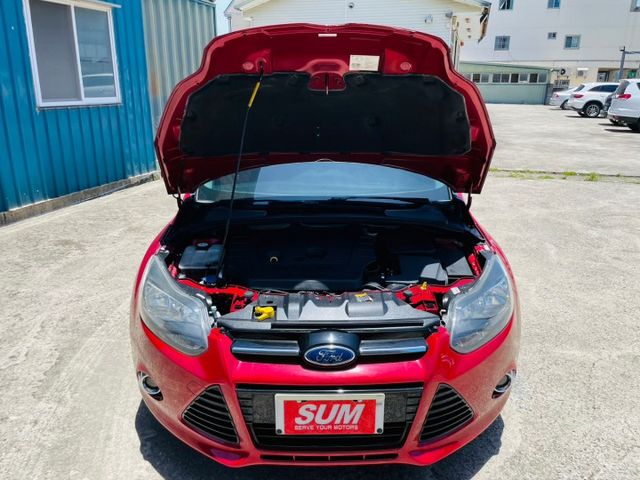 2.0S汽油運動型/雙前座賽車椅/里程跑少/天窗/雙區恆溫/定速巡航/循跡防滑/藍芽/斜坡起步輔助/光感應頭燈雨滴感應  第20張相片