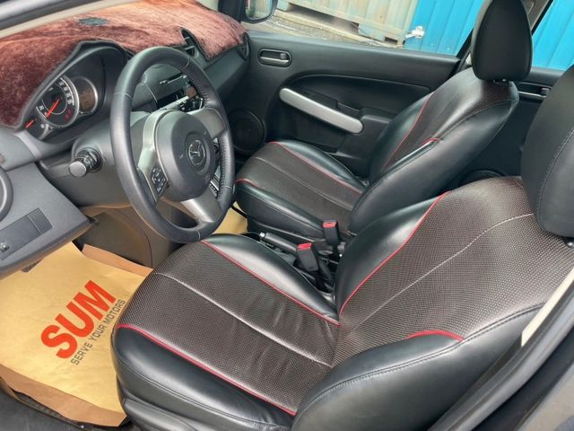 質感五門掀背小車/頂級型/方向盤快控鍵/恆溫/電收折後視/頭燈水平調整/ISOFIX/倒車顯影  第5張相片