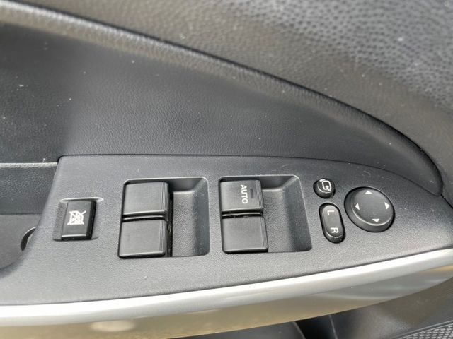 質感五門掀背小車/頂級型/方向盤快控鍵/恆溫/電收折後視/頭燈水平調整/ISOFIX/倒車顯影  第6張相片