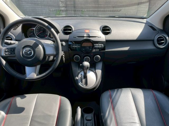 全台最低里程僅跑5萬/一手車原鈑件/質感五門掀背小車/頂級型/方向盤快控鍵/恆溫/電收折後視/頭燈水平調整/ISOFIX  第11張相片
