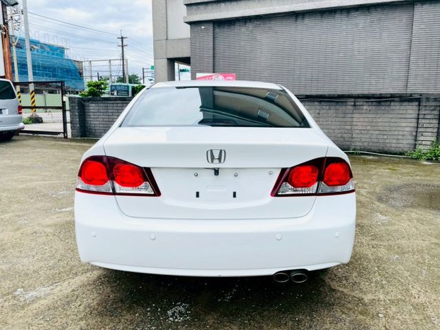 超帥氣優質代步車/小改款黑內裝/定速巡航/方向盤快控鍵/藍芽/導航/倒車顯影/恆溫/頭燈水平調整  第15張相片