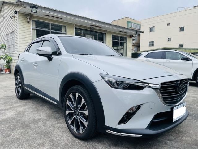 小改款頂規旗艦型/ACC跟車/HUD抬顯/盲點偵測/LED頭燈/IKEY免鑰匙/CARPLAY/藍芽/倒車顯影  第2張相片