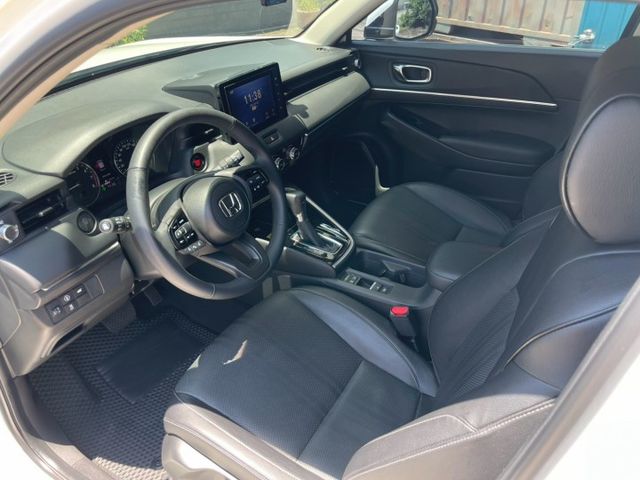 頂規Prestige尊榮版/超低里程僅跑2萬/原廠保固中/ACC跟車/換檔撥片/盲點/電尾門/CARPLAY/雙區恆溫  第5張相片