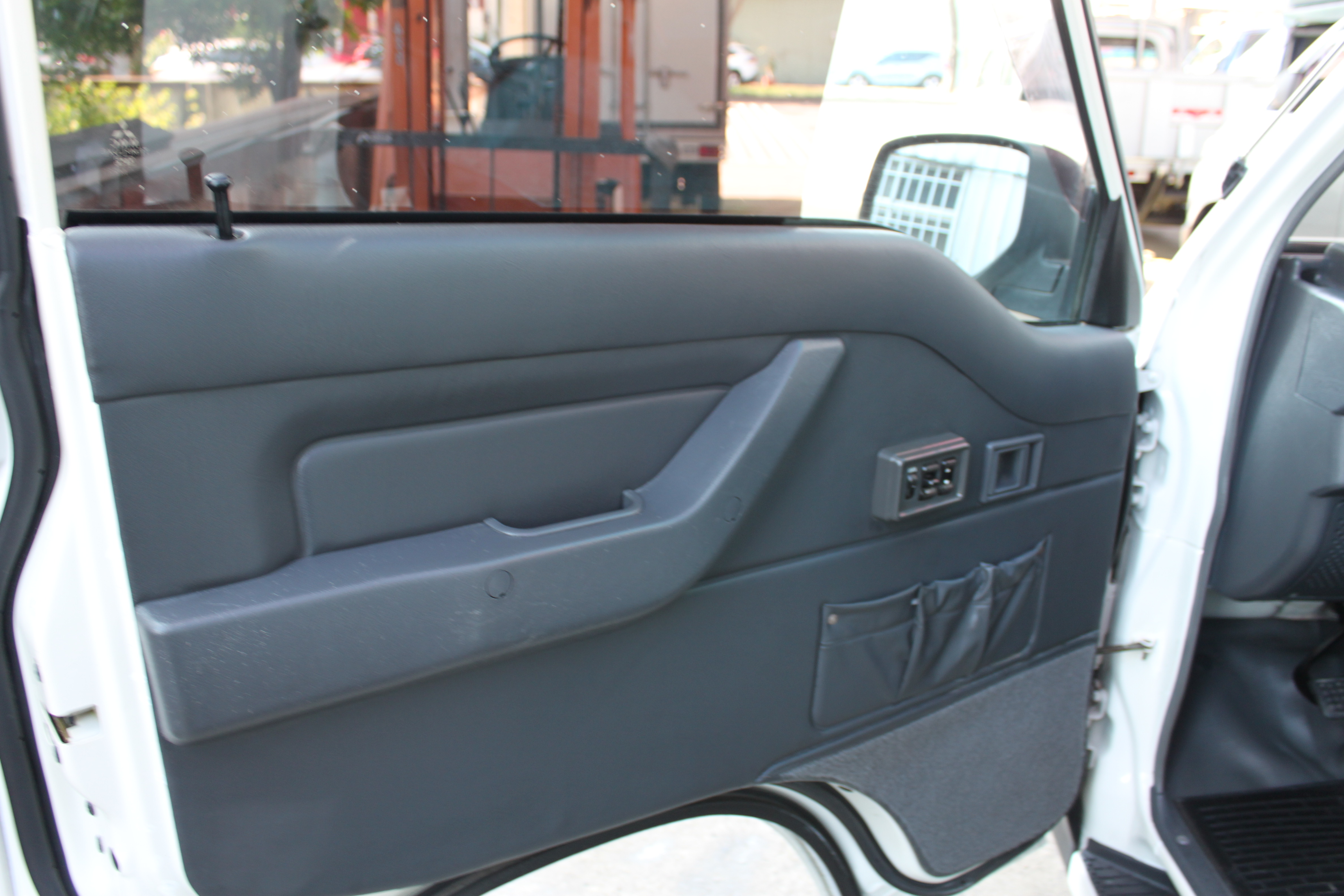 2019年得利卡配備油壓自動升降升降帆布.原板件原廠保養里程保證  第7張相片