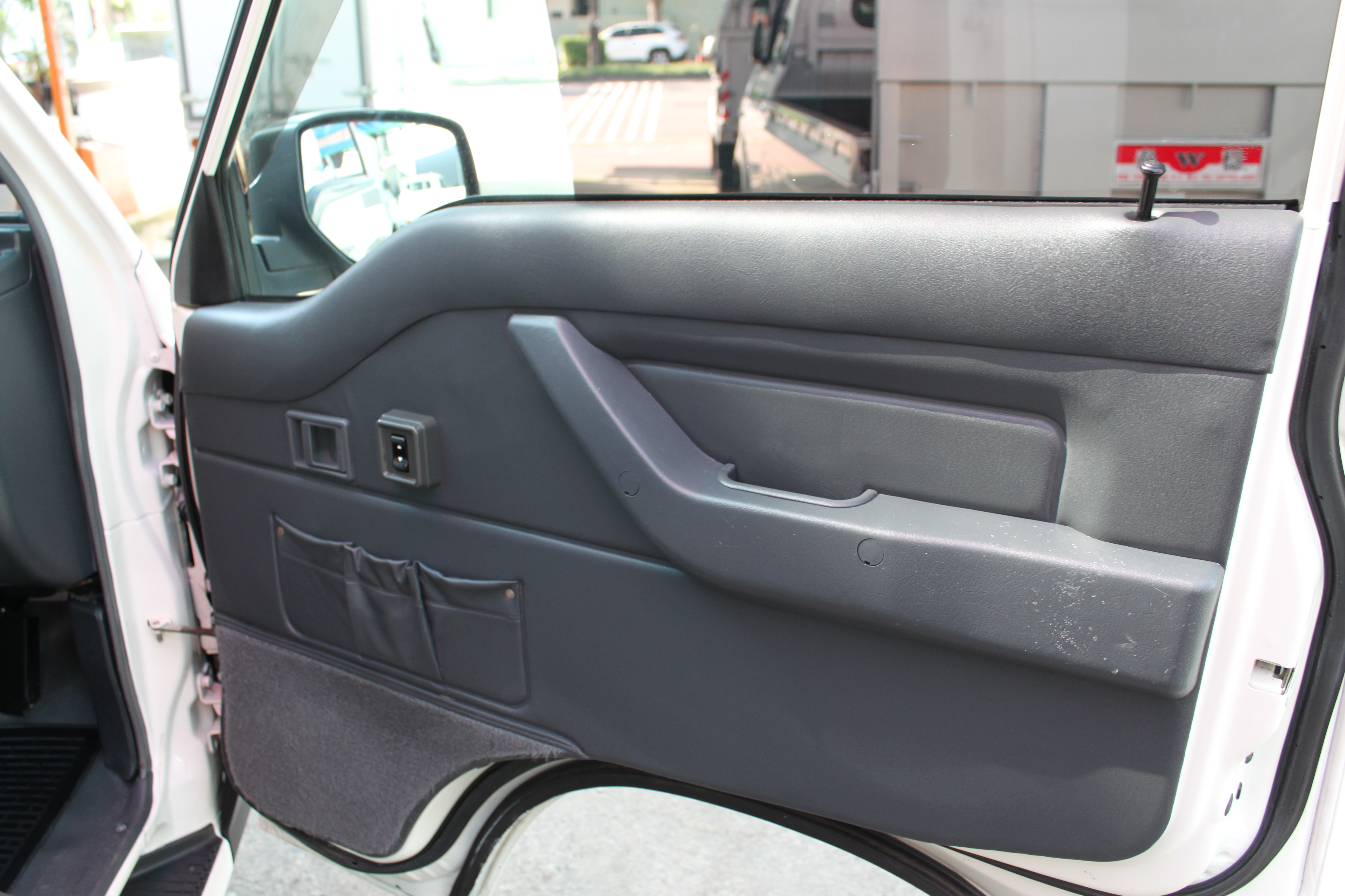 2019年得利卡配備油壓自動升降升降帆布.原板件原廠保養里程保證  第14張相片