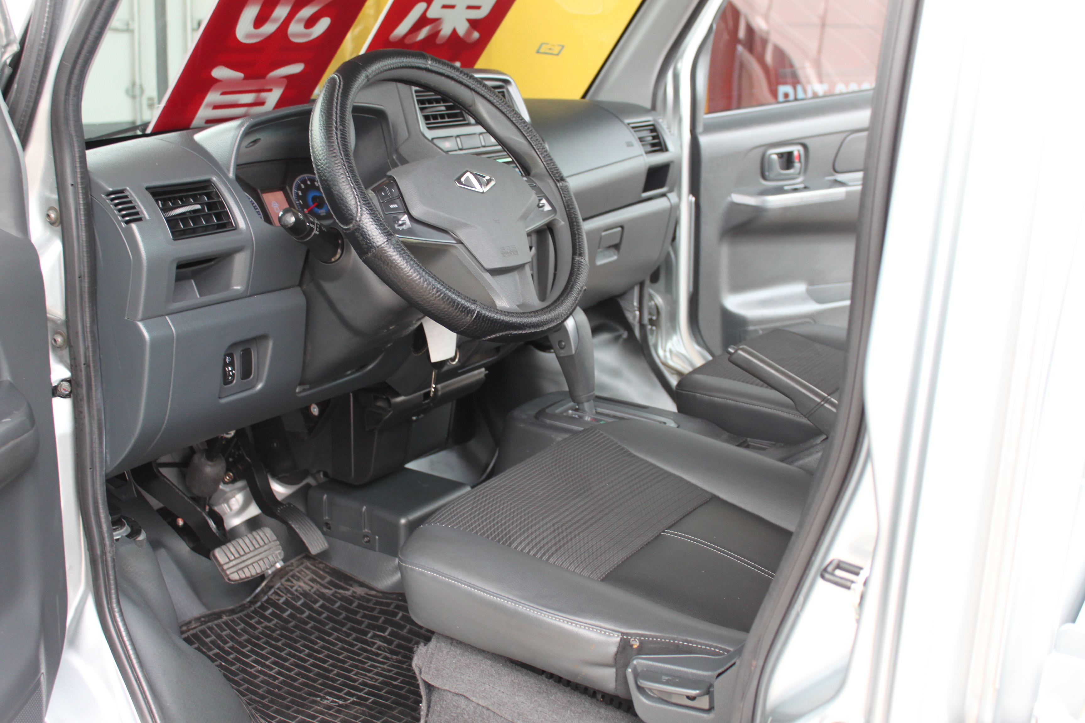 自排貨車 2019自排A190菱利框式貨車 保證里程 里程實跑11萬多 原版件原廠保養  第6張相片