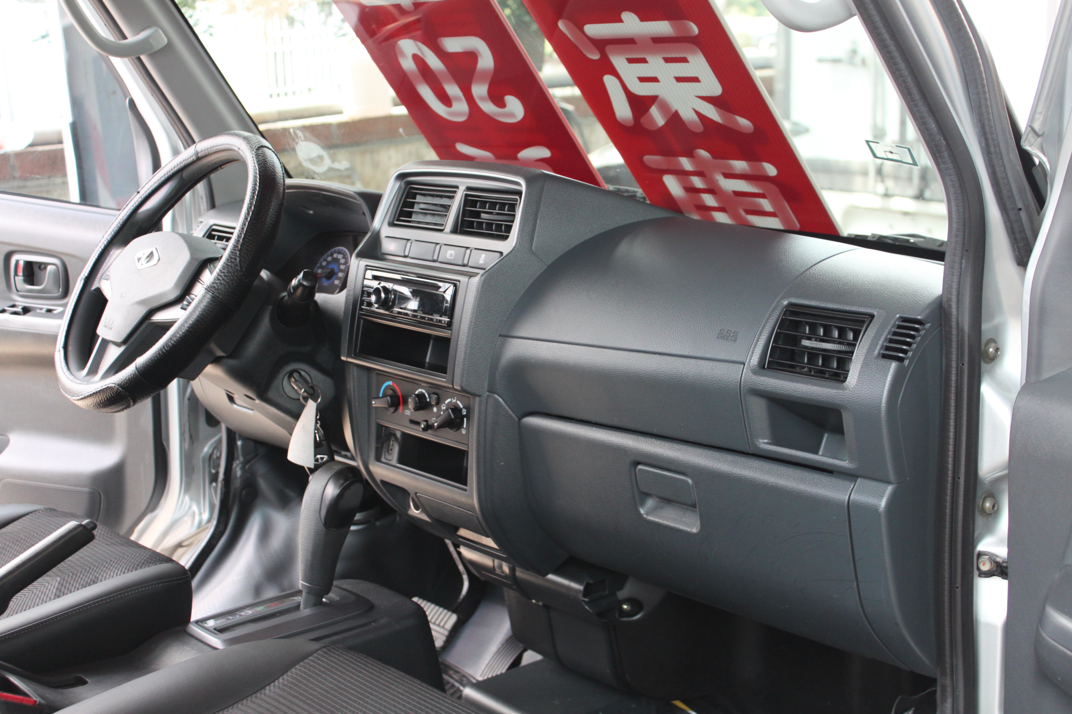 自排貨車 2019自排A190菱利框式貨車 保證里程 里程實跑11萬多 原版件原廠保養  第11張相片