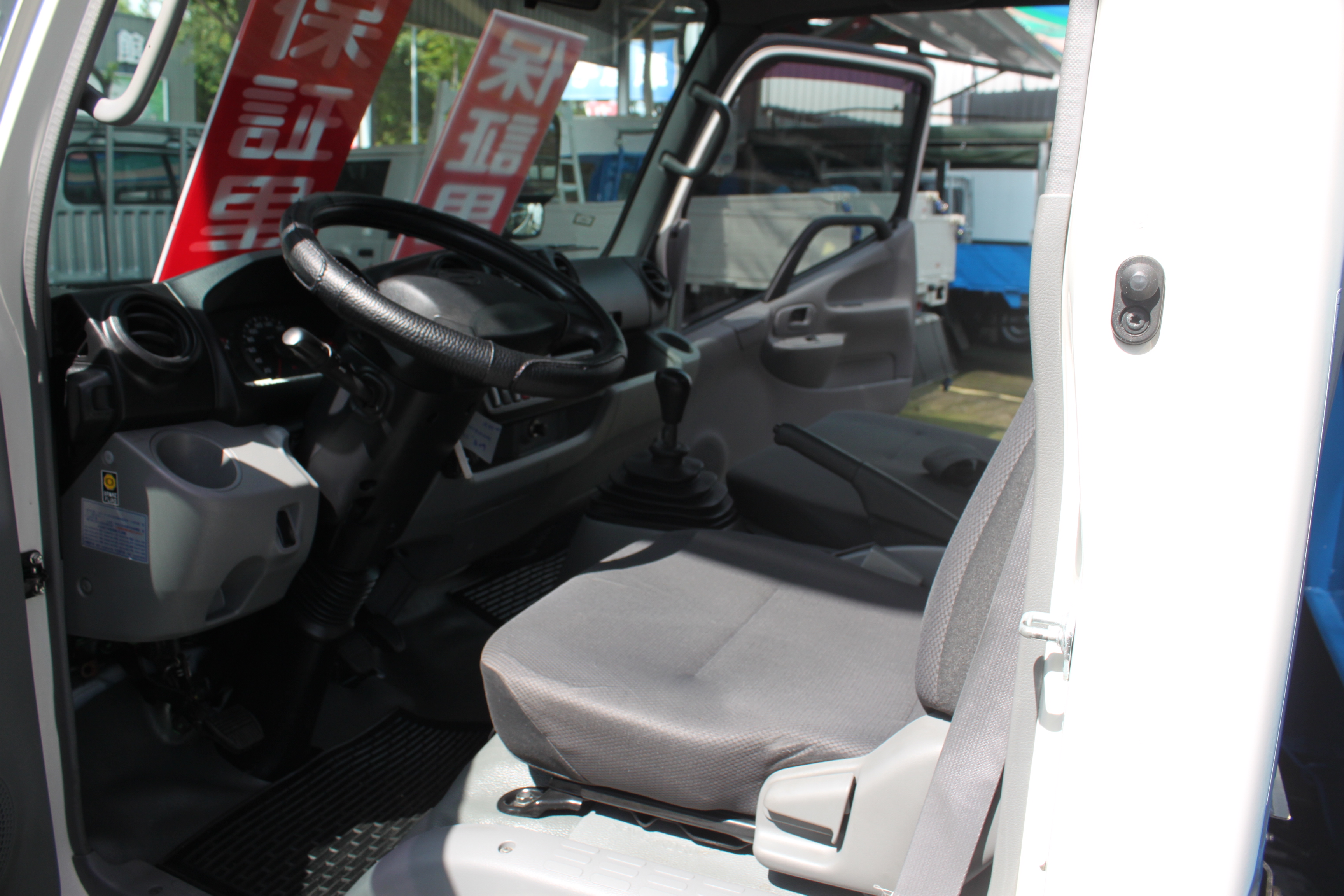 Hino11尺半加長型 稀有加高高頂+特殊訂製斗 保證里程實跑9萬多  原版件  第8張相片