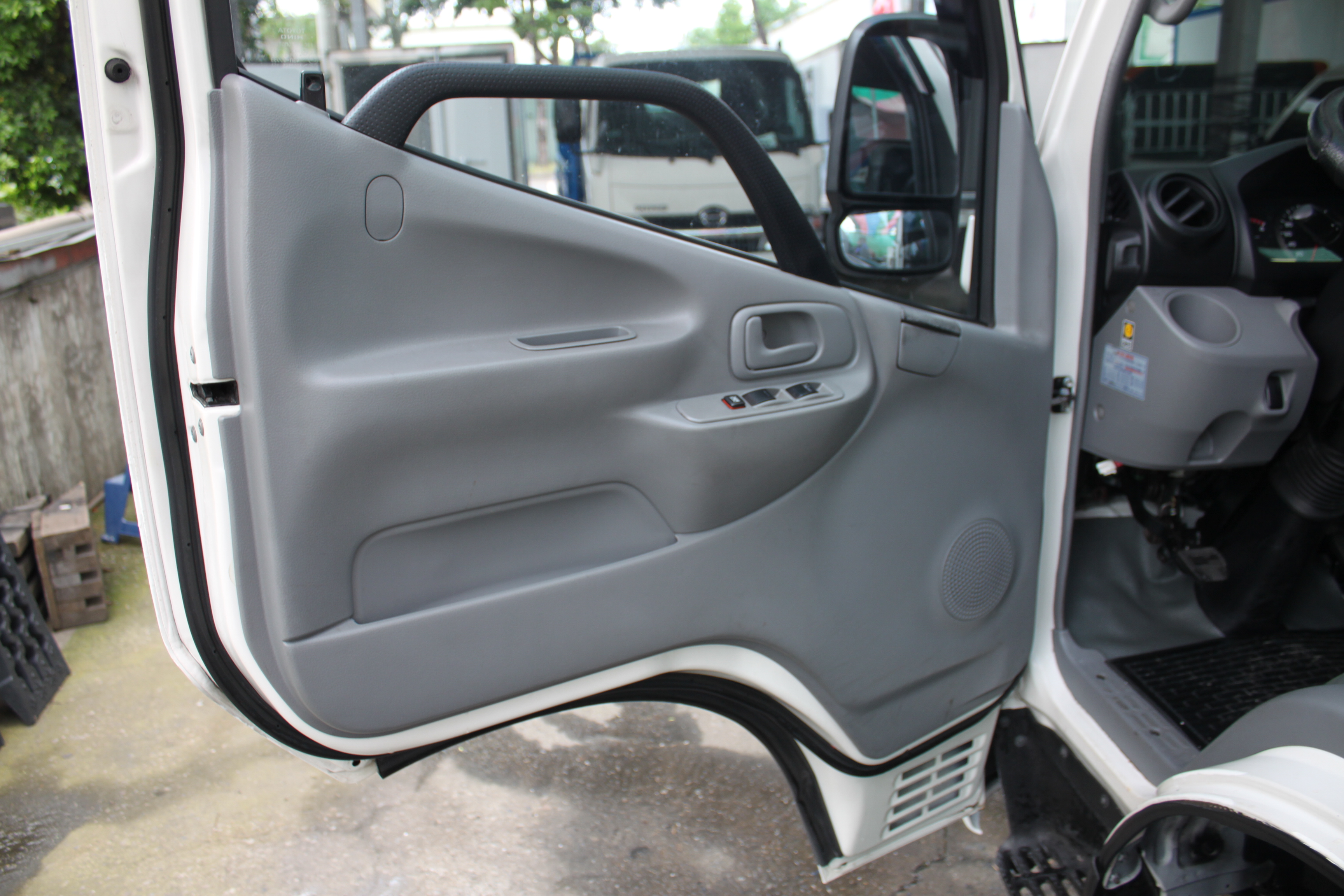 2014Hino 11尺半加長型貨車配備尾門 保證里程 原版件  第5張相片