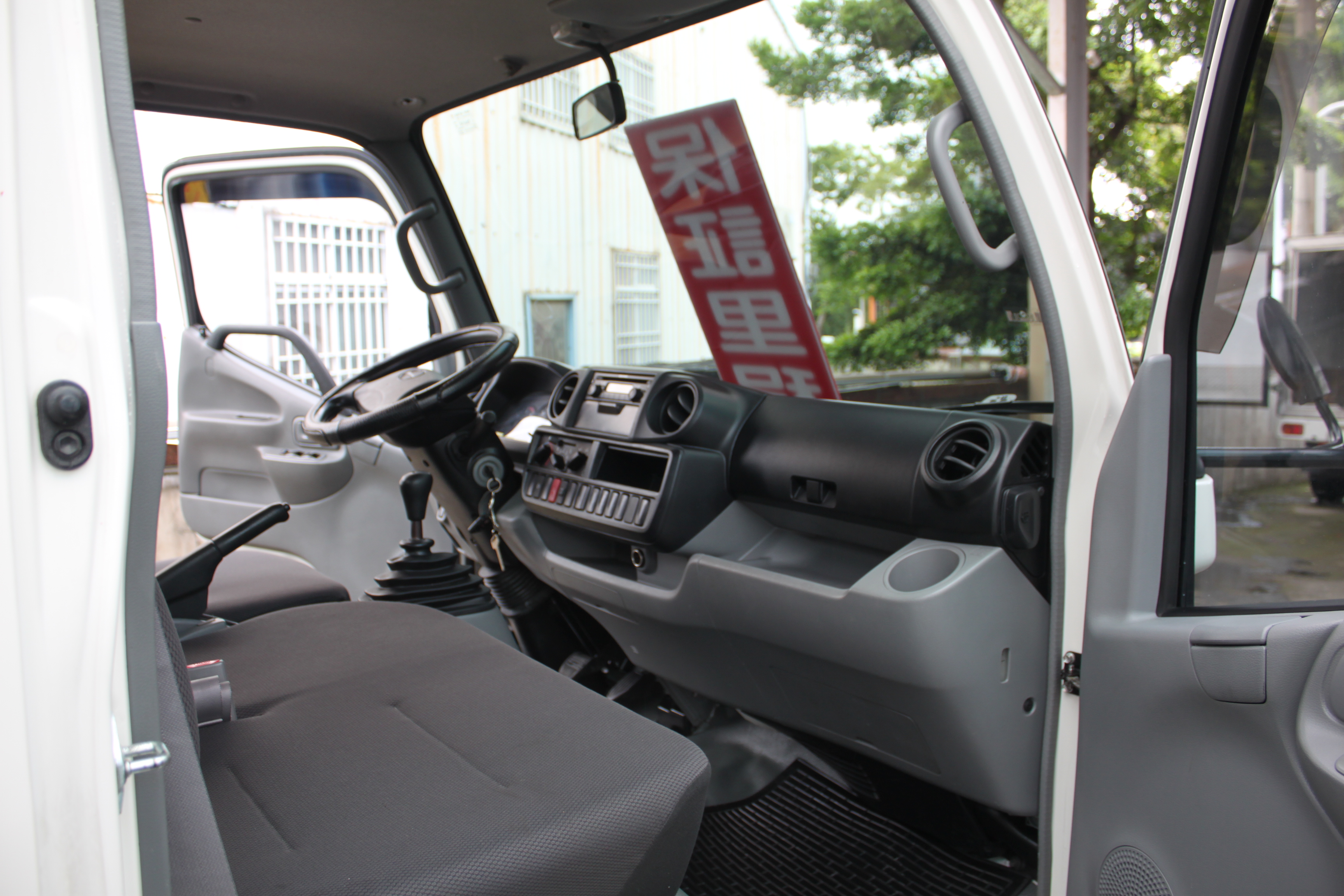 2014Hino 11尺半加長型貨車配備尾門 保證里程 原版件  第11張相片