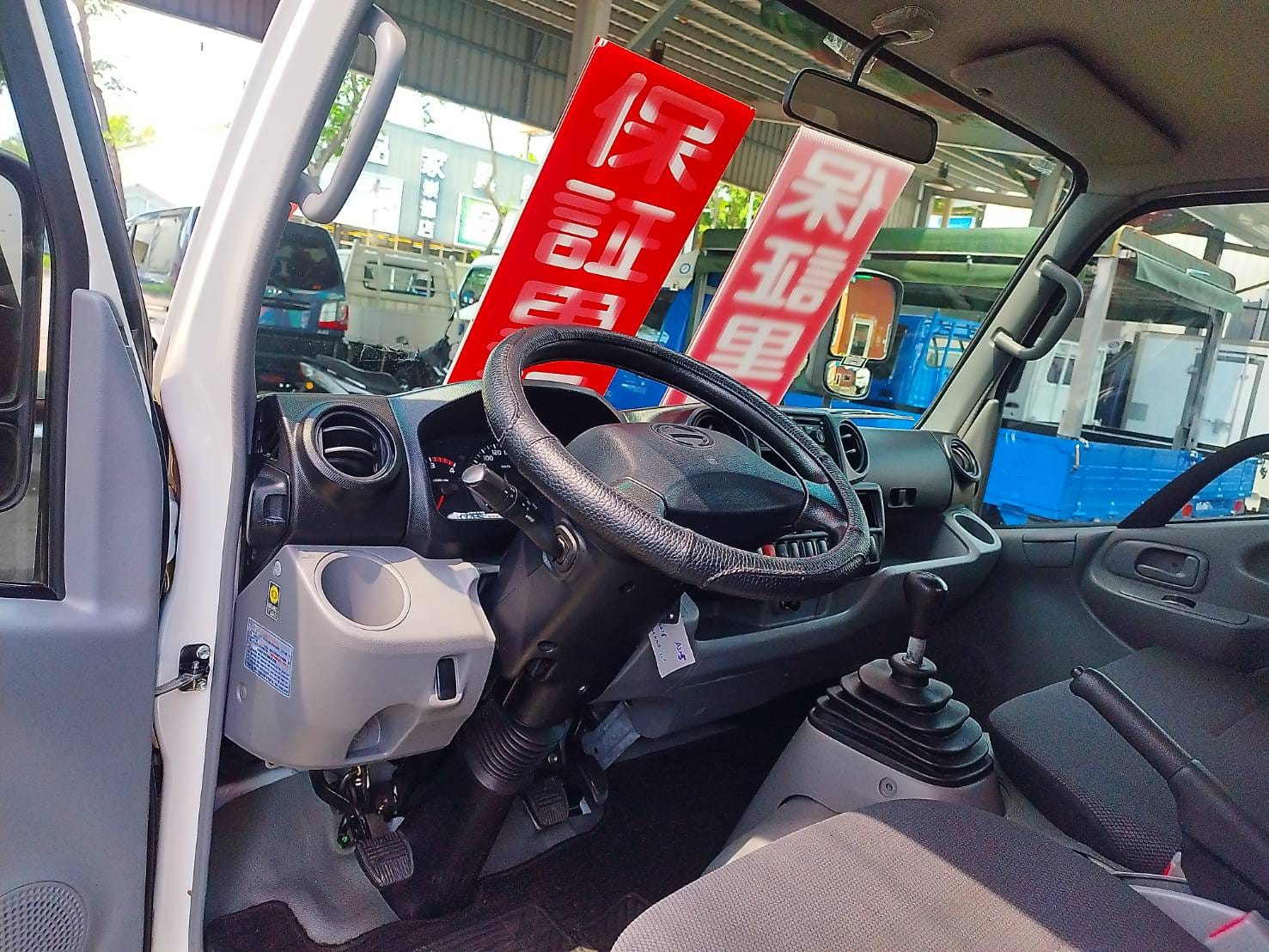 2018Hino 11尺半加長型貨車  保證里程 里程實10萬9 原漆原版件原廠保養  第9張相片