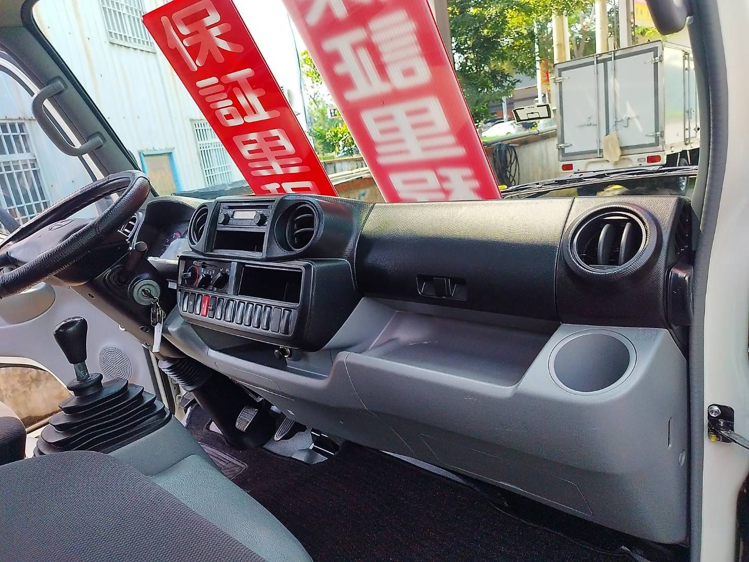 2018Hino 11尺半加長型貨車  保證里程 里程實10萬9 原漆原版件原廠保養  第12張相片