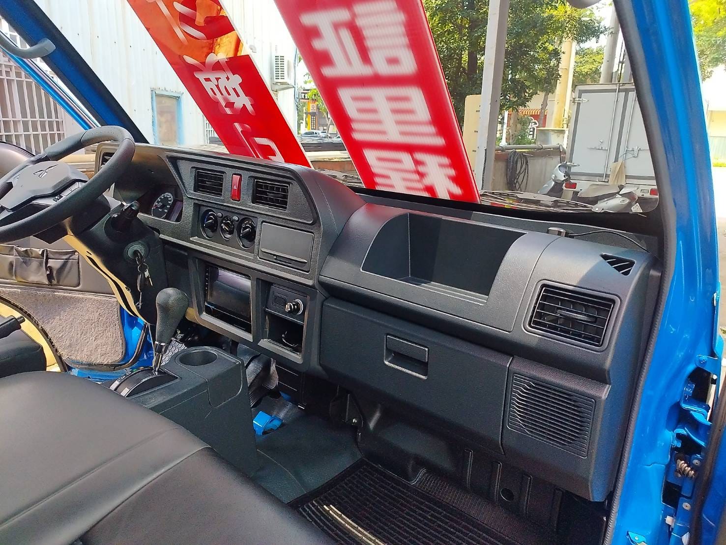 自排2020得利卡貨車 保證里程 里程實跑6萬2 原版件  第11張相片