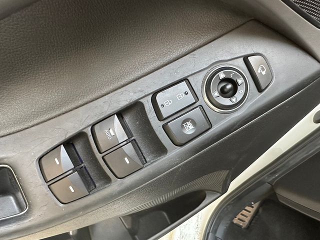 HYUNDAI現代 ELANTRA  第12張相片