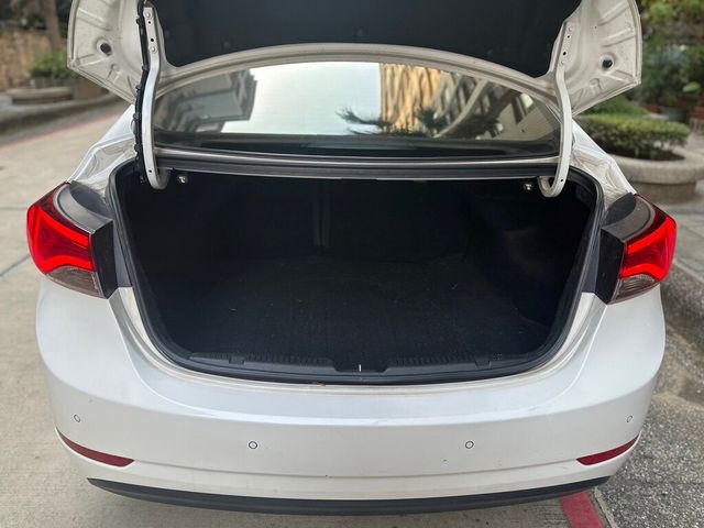 HYUNDAI現代 ELANTRA  第17張相片