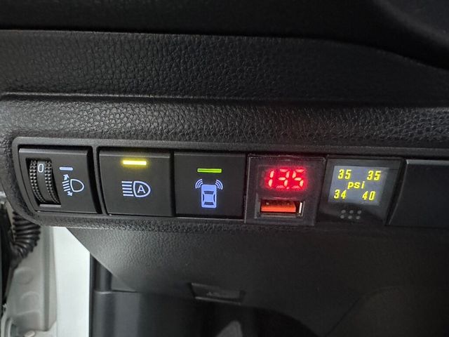 TOYOTA豐田 AURIS  第15張相片