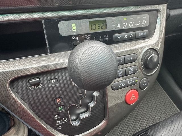 TOYOTA豐田 WISH  第8張相片