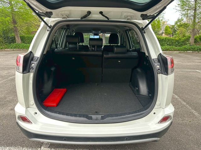 TOYOTA豐田 RAV4  第17張相片
