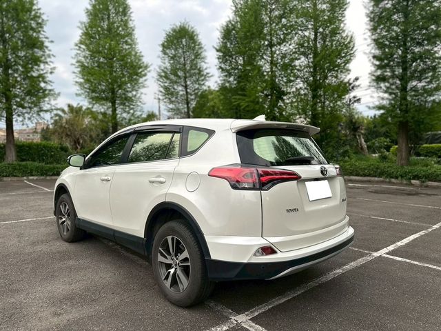 TOYOTA豐田 RAV4  第18張相片