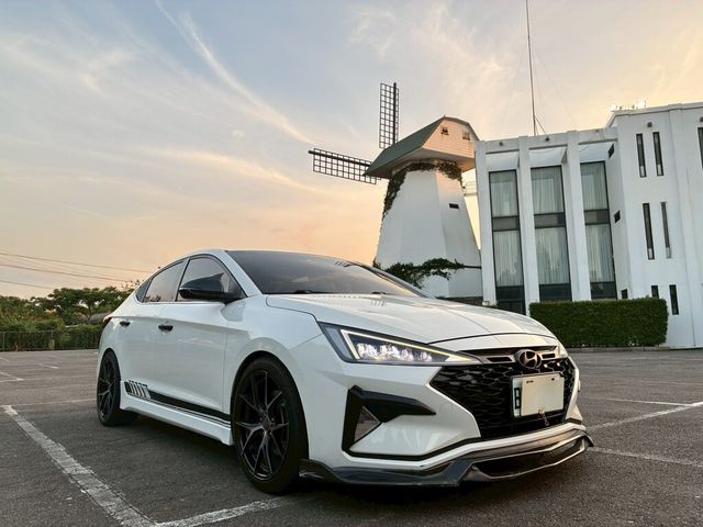 HYUNDAI現代 ELANTRA  第2張相片