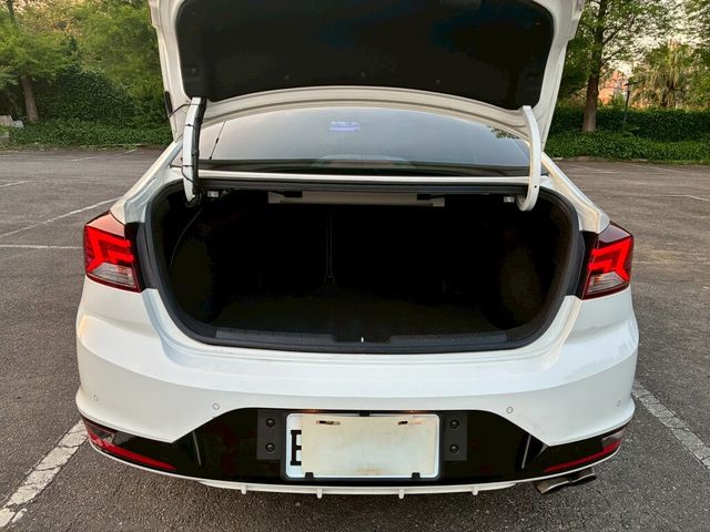 HYUNDAI現代 ELANTRA  第6張相片