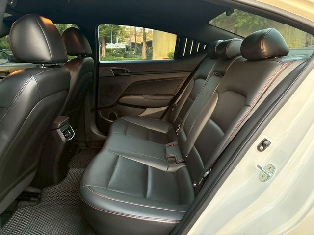 HYUNDAI現代 ELANTRA  第7張相片