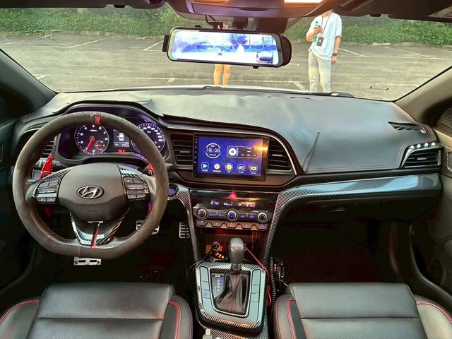 HYUNDAI現代 ELANTRA  第9張相片