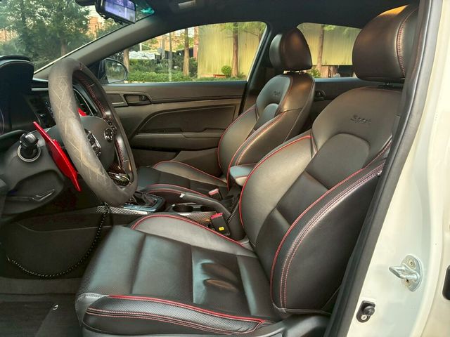 HYUNDAI現代 ELANTRA  第10張相片