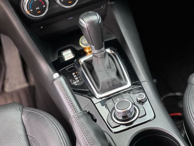 2016 MAZDA 3 5D  第3張相片