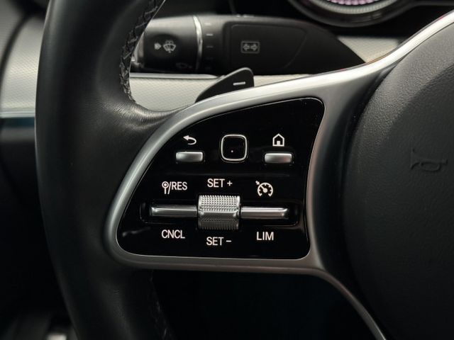 正18年W213 - 新世代方向盤/車道偏移/LED頭尾燈/Carplay/環艙氣氛燈/雙前座電動椅/電動尾門  第12張相片