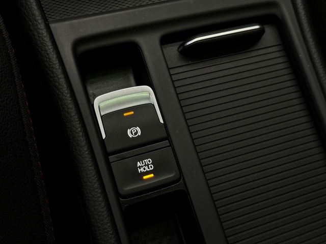 16/17年式 GTI MK7 2.0T - 220hp/天窗/免鑰匙摸門/LEYO鋁合金撥片/Carplay/雙區恆溫  第13張相片