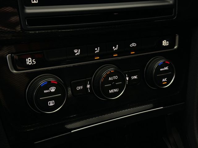 16/17年式 GTI MK7 2.0T - 220hp/天窗/免鑰匙摸門/LEYO鋁合金撥片/Carplay/雙區恆溫  第15張相片