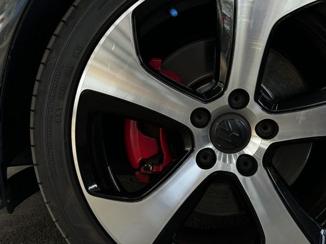 16/17年式 GTI MK7 2.0T - 220hp/天窗/免鑰匙摸門/LEYO鋁合金撥片/Carplay/雙區恆溫  第20張相片