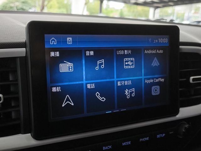 正23年 頂規GLC版 懷特黑 1.6L - 免鑰匙啟動/摸門解鎖/360環景/Carplay/盲點偵測/電子後視鏡  第13張相片