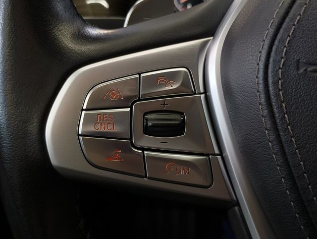 正18年 730i Luxury 2.0T - 5AT/360環景/四區恆溫/電動天窗/LED頭尾燈/14向通風電熱椅  第12張相片
