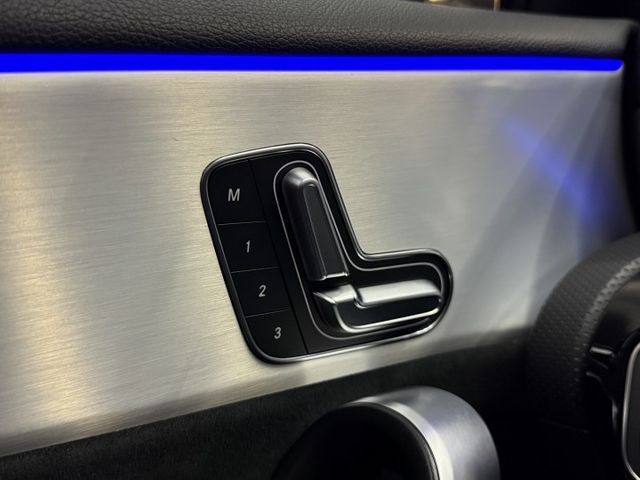 2022/23年式 A180 運動版 1.3T - ACC跟車/雙液晶螢幕/360環景/keyless go/環艙氣氛燈  第10張相片